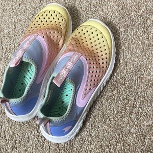 Rushen Shark Kids Slip-On Gradient Sneakers - Yellow, Pink, Blue